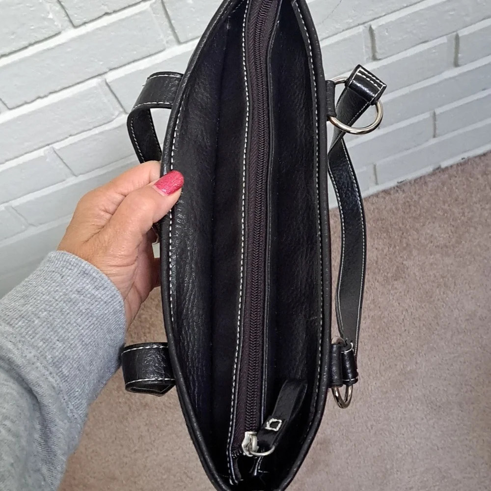 Mondo Giraffe Print Shoulder Bag. - Picture 10 of 13